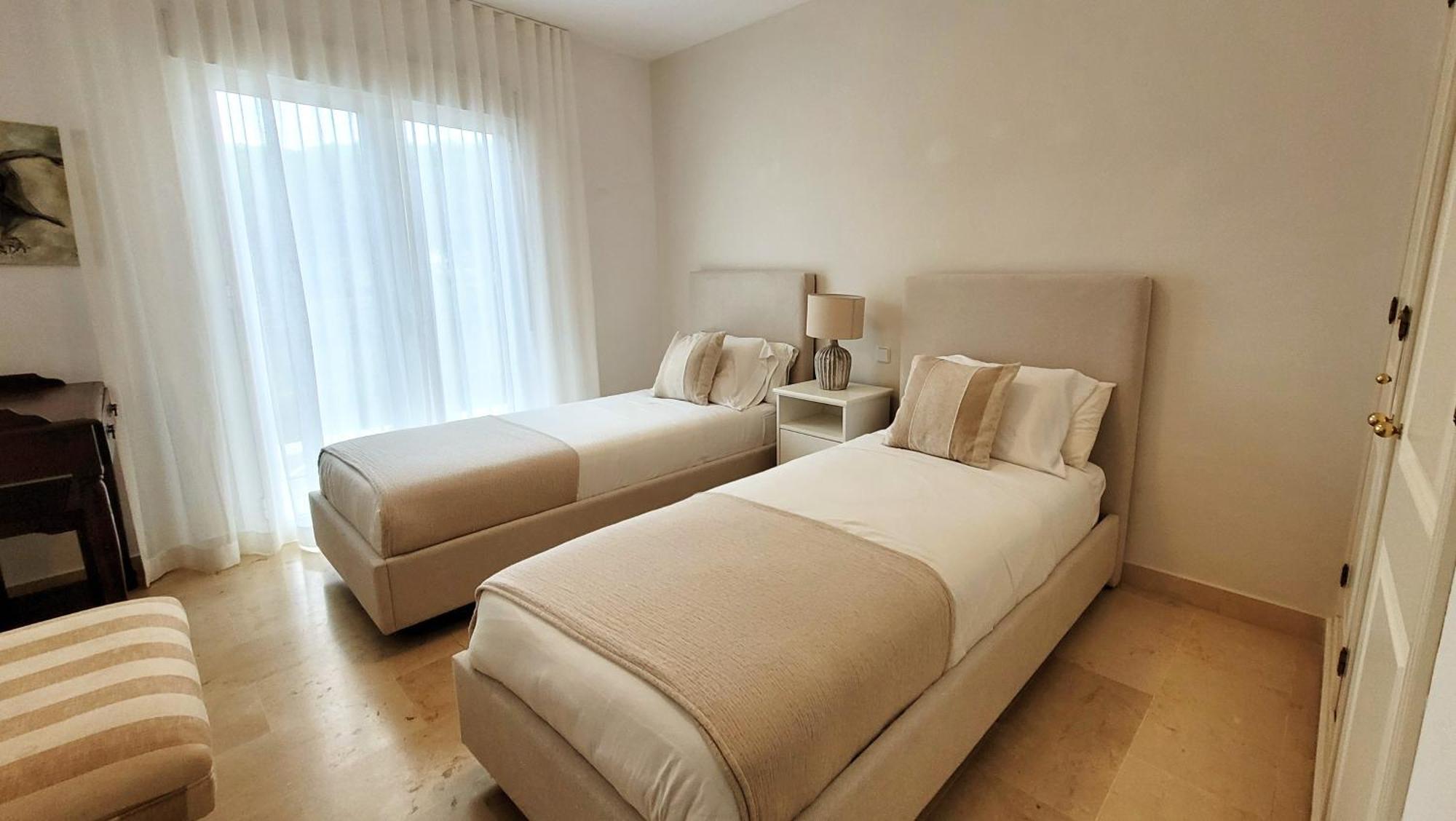 Apartment In El Presidente Beach Side New Golden Mile Эстепона Экстерьер фото